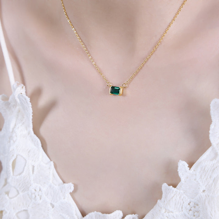 luxury and elegant inlaid design emerald gold necklace