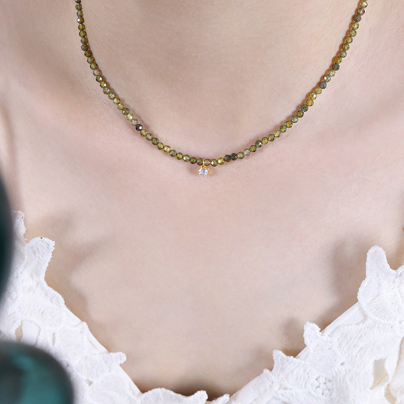 luxury and elegant inlaid design emerald gold necklace