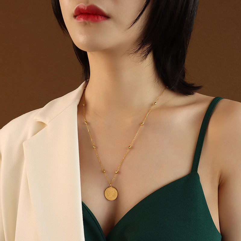 Triple layered pearl clavicle chain Chorker necklace