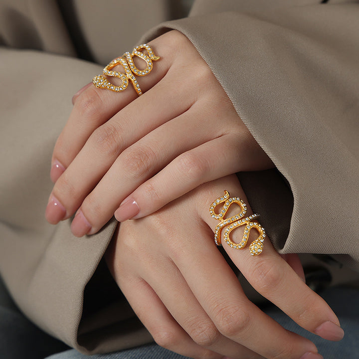 Snake-shaped diamond high-end gold ring