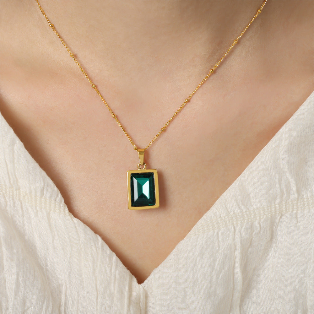 GREEN CRYSTAL GOLD PENDANT NECKLACE